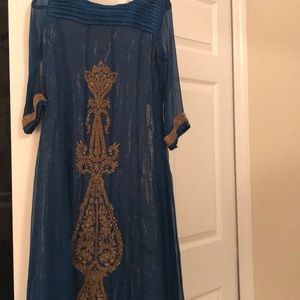 Stunning floor length gown w slip